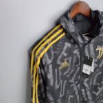 Cortavientos Juventus Black Phnom Penh 2021/22 diseño lateral