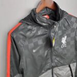 Cortavientos Liverpool Black Plaid 2021/22 diseño lateral