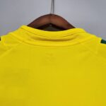 Camiseta local Retro Brasil 2002 diseño dorsa cuello