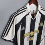 camiseta retro newcastle hombro