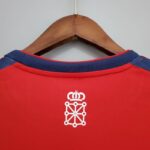 Primera equipación Stadium AC Osasuna 2021/22 diseño de cuello dorsal