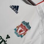 camiseta liverpool 2007 escudo