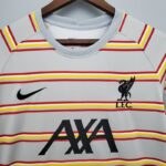 Camiseta calentamiento Liverpool 2021/22