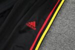 Logo del pantalon de la tercena equipacion ajax bob marley