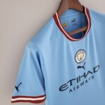 Camiseta Manchester City Primera Equipación 2022-2023 Versión Fan lateral Camiseta Manchester City Primera Equipación 2022-2023 Versión Fan lateral