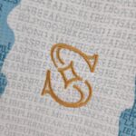 DISEÑO ESPECIAL Camiseta de la Selección Argentina Edición Conmemorativa 2022 Versión Aficionado DISEÑO ESPECIAL Camiseta de la Selección Argentina Edición Conmemorativa 2022 Versión Aficionado