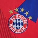 ESCUDO Camiseta Bayern Munich 2223 Conmemorativa 10° campeonato consecutivo Bundesliga ESCUDO Camiseta Bayern Munich 2223 Conmemorativa 10° campeonato consecutivo Bundesliga