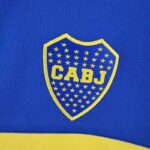 ESCUDO Camiseta Boca Juniors Primera Equipación 2022-2023 Versión Aficionado ESCUDO Camiseta Boca Juniors Primera Equipación 2022-2023 Versión Aficionado