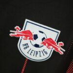 ESCUDO Camiseta Leipzig Segunda Equipación 2022-2023 Versión Aficionado (7)