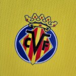 ESCUDO Camiseta del Villarreal Primera Equipación 2223 Versión Aficionado ESCUDO Camiseta del Villarreal Primera Equipación 2223 Versión Aficionado