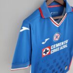 PECHO LATERAL Camiseta de Cruz Azul Primera Equipación 2223 Versión Aficionado PECHO LATERAL Camiseta de Cruz Azul Primera Equipación 2223 Versión Aficionado