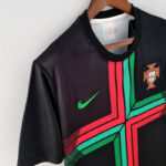 PECHO LATERAL Camiseta de la Selección de Portugal Negra 2022 Versión Aficionado ECHO LATERAL Camiseta de la Selección de Portugal Negra 2022 Versión Aficionado