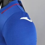 camiseta primera equipación Cruz Azul 2022 -2023 versión jugador - hombro camiseta primera equipación Cruz Azul 2022 -2023 versión jugador - hombro