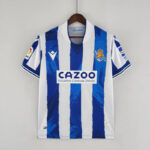 Camiseta Real Sociedad primera equipación 2022 - 2023 versión fan frontal Camiseta Real Sociedad primera equipación 2022 - 2023 versión fan frontal