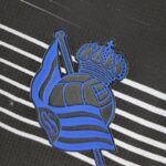 Camiseta Real Sociedad segunda equipación 2022 - 2023 versión fan escudo
