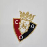 Camiseta tercera equipación Osasuna 22-23 versión fan - escudo