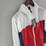 pecho lateral Cortavientos Nike Rojo y Blanco