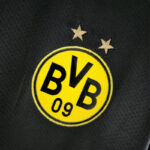 Segunda Equipación Borussia Dortmund 2022-23 escudo