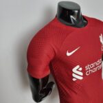pecho lateral de la camiseta liverpool 2022-23 pecho lateral de la camiseta liverpool 2022-23