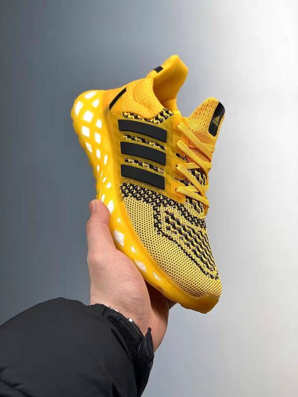 La forma Párrafo Como Adidas Ultra Boost Web DNA Sneakers - IMBICTOZ