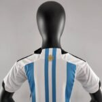 Conjunto niños Argentina Qatar 2022 - cuello posterior Conjunto niños Argentina Qatar 2022 - cuello posterior