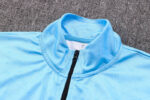 Cuello de la chaqueta del chándal celeste del Gremio FBPA 2022-2023 Cuello de la chaqueta del chándal celeste del Gremio FBPA 2022-2023