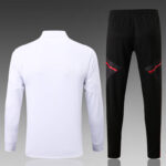 Dorsal del conjunto chándal blanco del Bayern de Múnich 2022-2023 Dorsal del conjunto chándal blanco del Bayern de Múnich 2022-2023