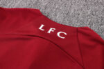 Dorsal del cuello de la chaqueta del chándal Granate del Liverpool 2022-2023