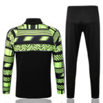 Dorso del conjunto de chándal negro del Borussia Dortmunt 2022-2023
