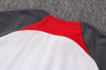 Dorso del cuello del chándal blanco del Liverpool 2022-2023