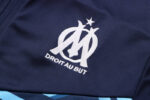 Escudo del chandal azul del Olympique de Marsella 2022-2023