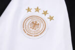 Escudo del chandal blanco Deutscher Fussball-Bund 2022-2023 Escudo del chandal blanco Deutscher Fussball-Bund 2022-2023