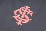 Escudo del chándal gris del Internacional 2022-2023