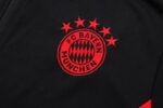 Escudo del chándal negro del FC Bayern München 2022-2023 Escudo del chándal negro del FC Bayern München 2022-2023