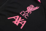 Escudo del chándal negro del Liverpool 2022-2023