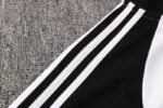 Hombro de la chaqueta del chándal blanco de la Juventud 2022-2023