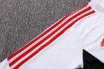 Hombro de la chaqueta del chándal blanco del Bayern de Múnich 2022-2023 Hombro de la chaqueta del chándal blanco del Bayern de Múnich 2022-2023