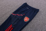 Lateral del pantalón del chándal azul zafiro del Arsenal 2022-2023