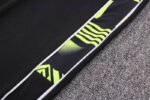 Lateral del pantalón del chándal negro del Borussia Dortmunt 2022-2023