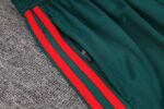Lateral del pantalón del chándal verde oscuro de México 2022-2023