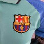 Polo FC Barcelona verde 2022-2023 escudo Polo FC Barcelona verde 2022-2023 escudo