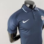 Polo PSG Azul real 2022-2023 lateral Polo PSG Azul real 2022-2023 lateral