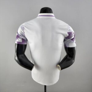 Polo Real Madrid blanco púrpura 2022-2023 dorso