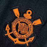 Camiseta Corinthians entrenamiento pre-partido 2022-2023 escudo