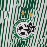 Camiseta Maccabi Haifa Champions League 2022-2023 escudo 2