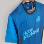 Camiseta Newcastle alternativa 2022-2023 lateral Camiseta Newcastle alternativa 2022-2023 lateral