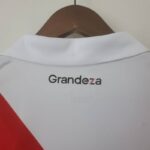 Camiseta River Plate 2022-2023 Local dorso del cuello Camiseta River Plate 2022-2023 Local dorso del cuello
