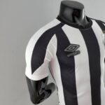 Camiseta Sanatos FC segunda equipación 2022-2023 versión jugador lateral Camiseta Sanatos FC segunda equipación 2022-2023 versión jugador lateral
