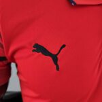 Polo AC Milán 2022-2023 Rojo logo