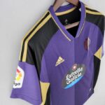 segunda equipacion real valladolid parte lateral y parche de la liga segunda equipacion real valladolid parte lateral y parche de la liga